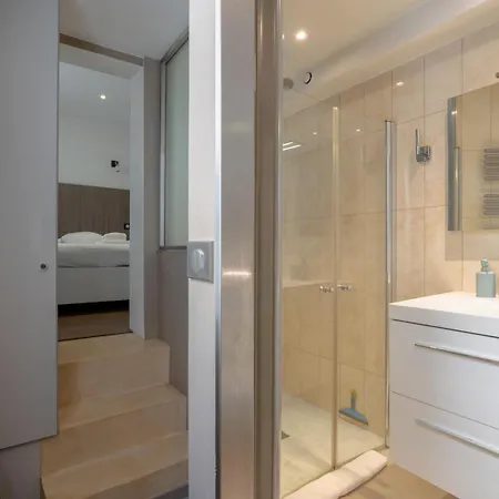 Quiet 1br With Ac Near Opera & Champs-elysees * Paris