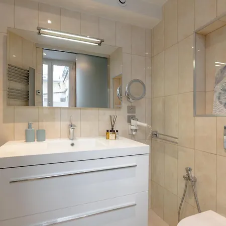 Quiet 1br With Ac Near Opera & Champs-elysees Paris